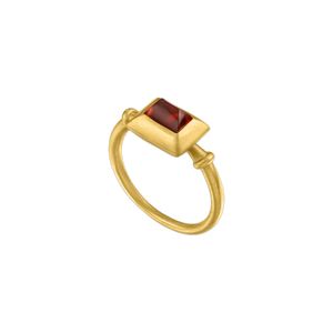 Garnet Capsa Ring