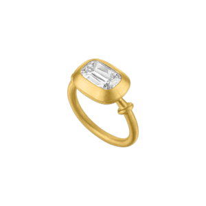 Elongated Cushion Diamond Capsa Ring