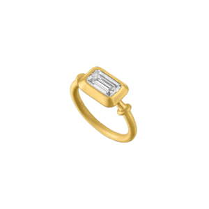 Emerald Cut Diamond Capsa Ring